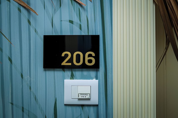 Room 7 of 120