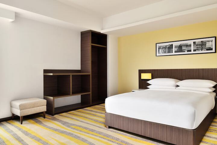Room 3 of 37