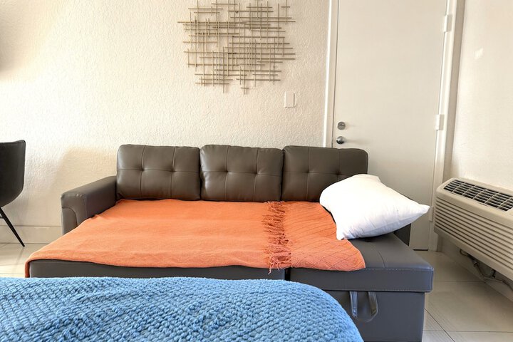 1 Queen Bed (24 of 29)