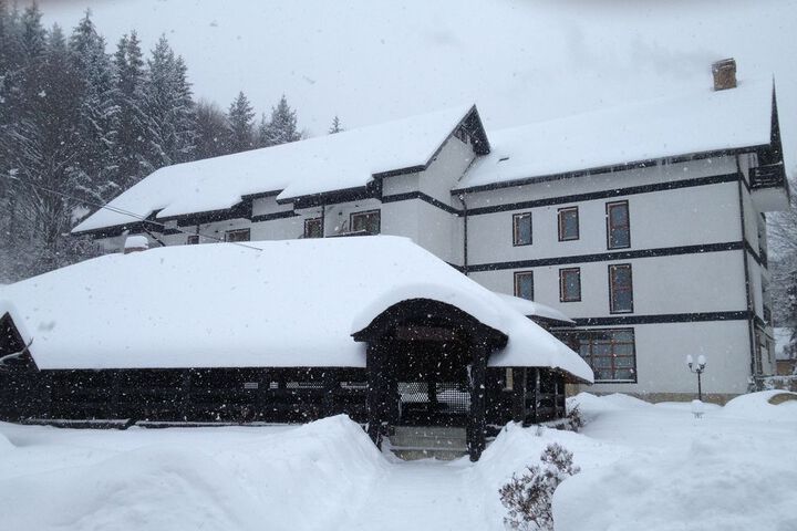 Hotel Exterior 23 of 38