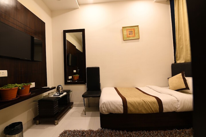 Room 8 of 45