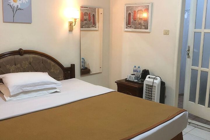 Room 15 of 42