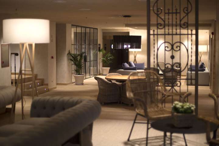 Entrance & Lobby