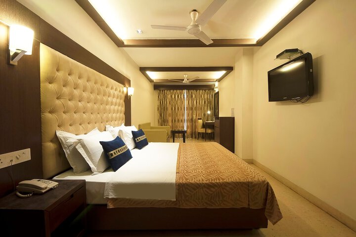 Room 5 of 25