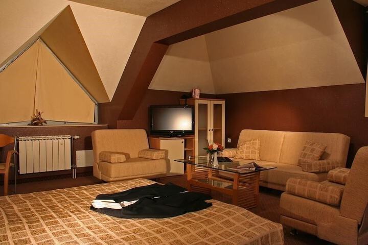 Room 6 of 38
