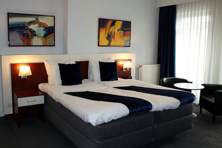 Room 10 of 72