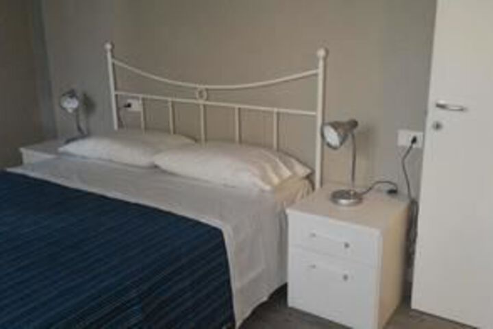 Room 15 of 33