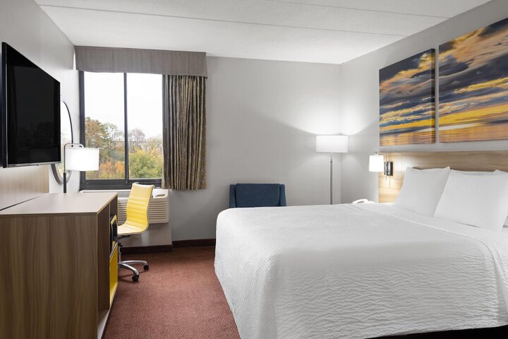 Room 12 of 33