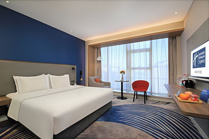 Room 32 of 67