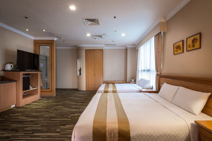 Room 28 of 81