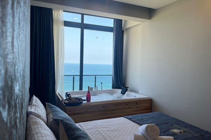 Room 4 of 33