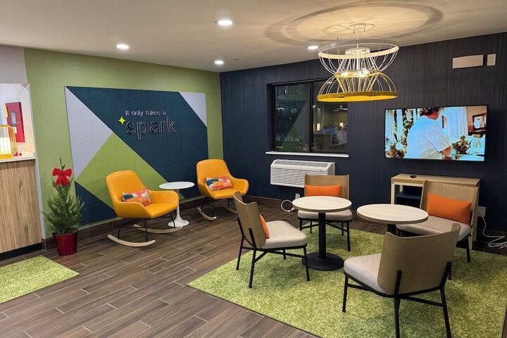 Lobby lounge