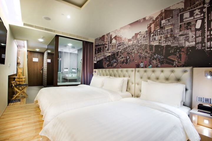 Room 13 of 87