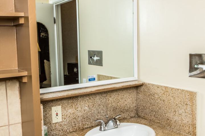 Bathroom sink