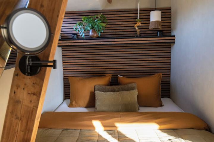 Room 5 of 42