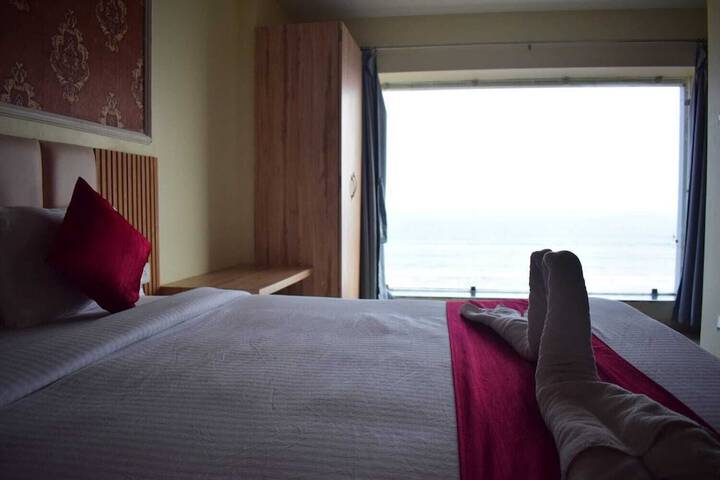 Room 4 of 7