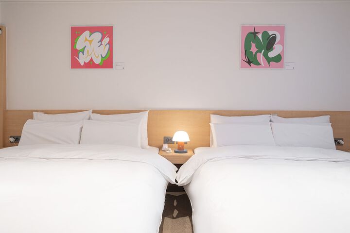 Room 27 of 100