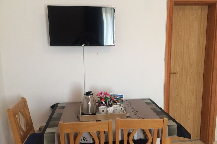 Room 28 of 65