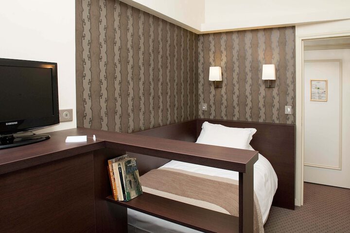 Room 31 of 42