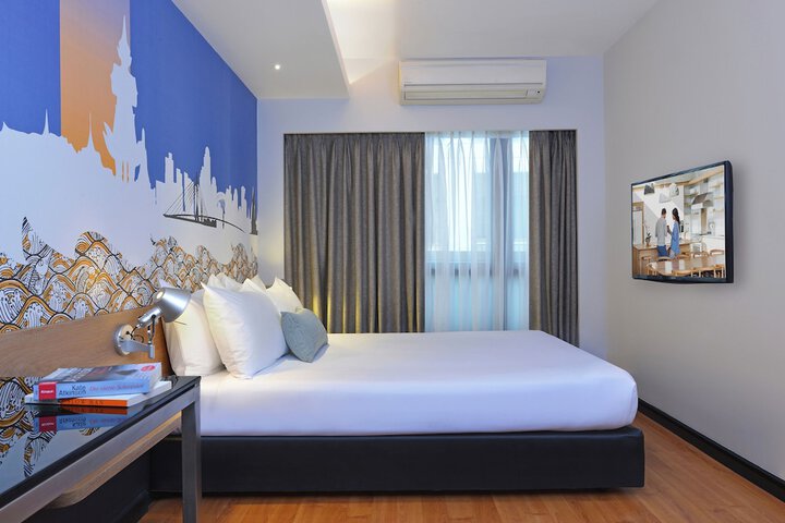 Room 6 of 50