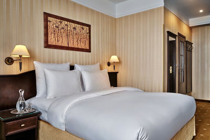 Room 7 of 70