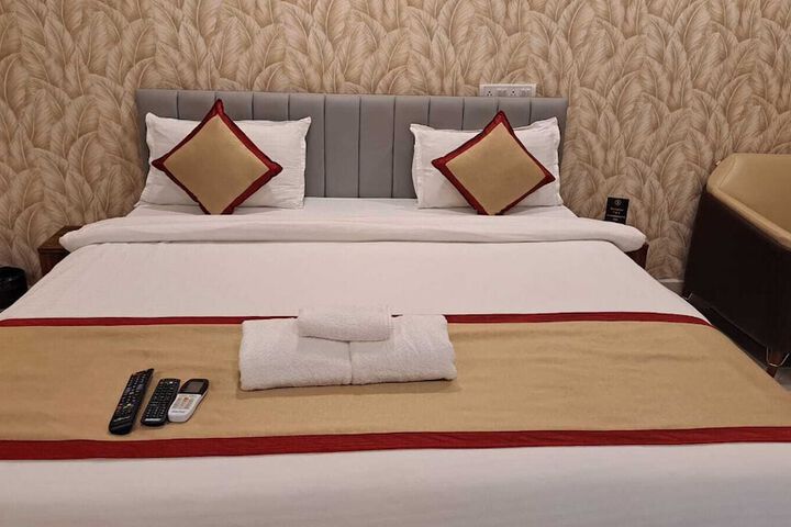 Room 4 of 10