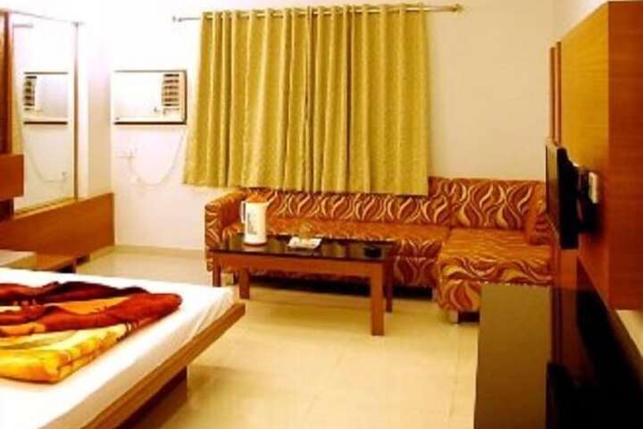 Room 4 of 13