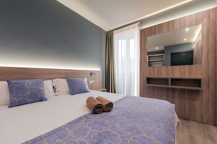 Room 15 of 48