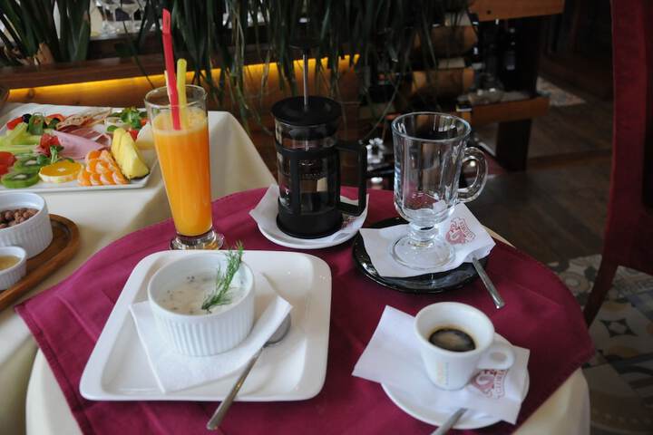 Breakfast/Coffee Service 69 of 118