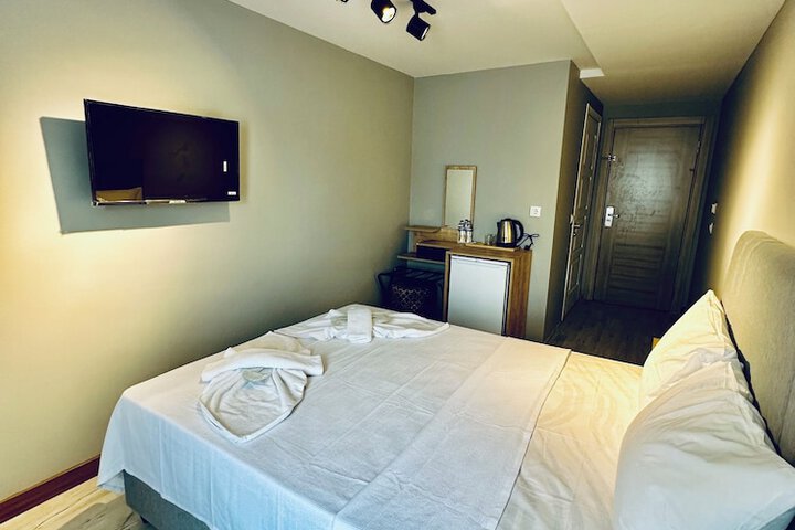 Room 13 of 32