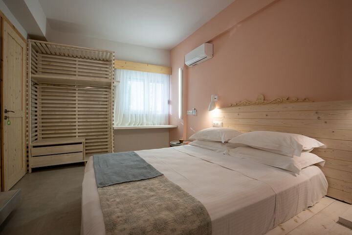 Room 33 of 282