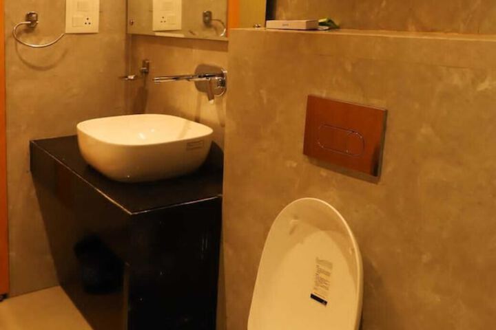Room 8 of 8