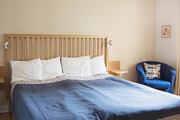 Room 6 of 25