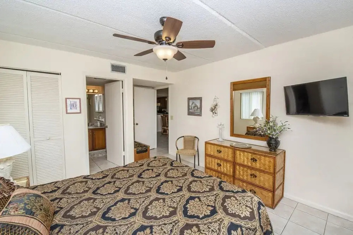 Room 4 of 17