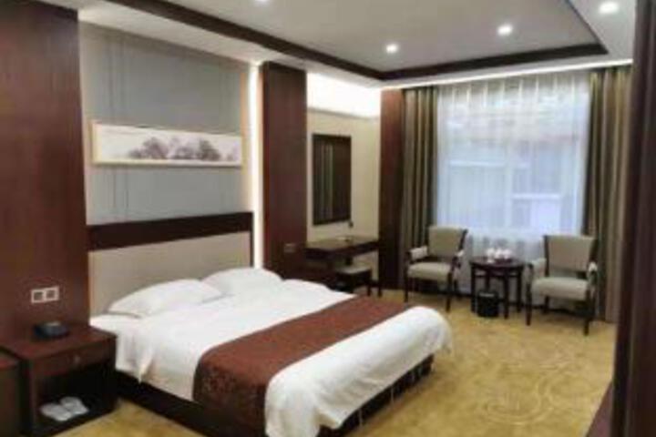 Room 6 of 8