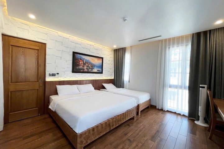 Room 8 of 18