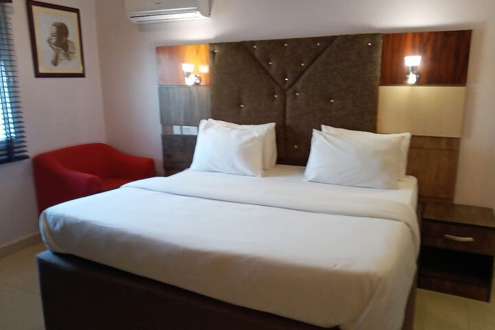 Room 6 of 27