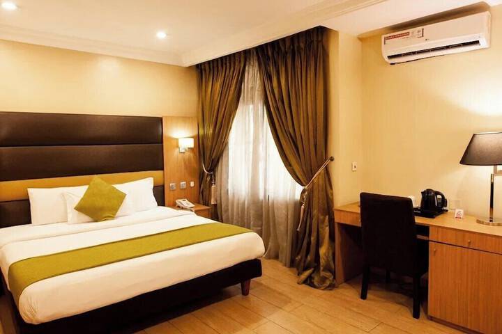 Room 2 of 11