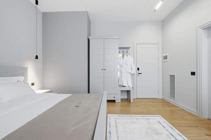 Room 13 of 74