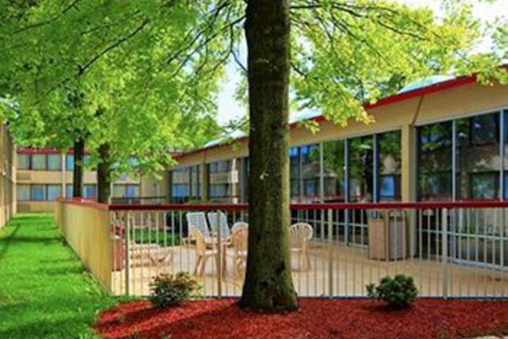 Hotel Exterior 28 of 50