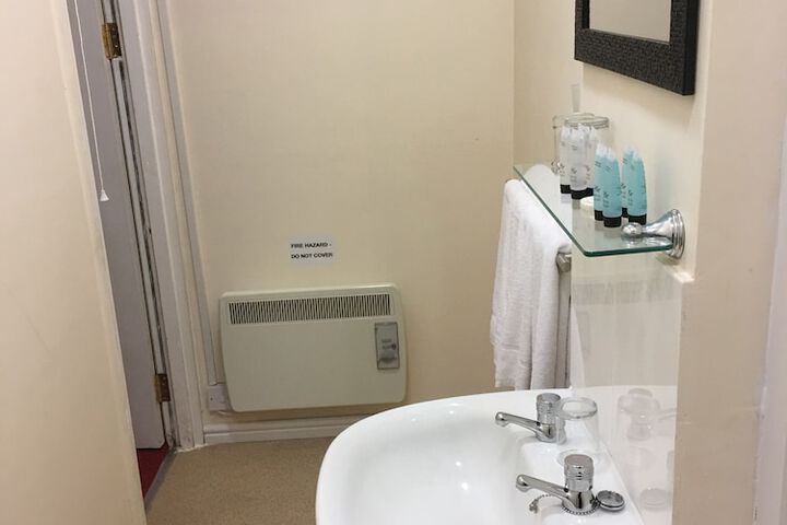 Room 33 of 39