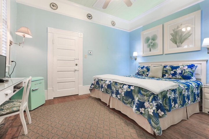 Room 2 of 36