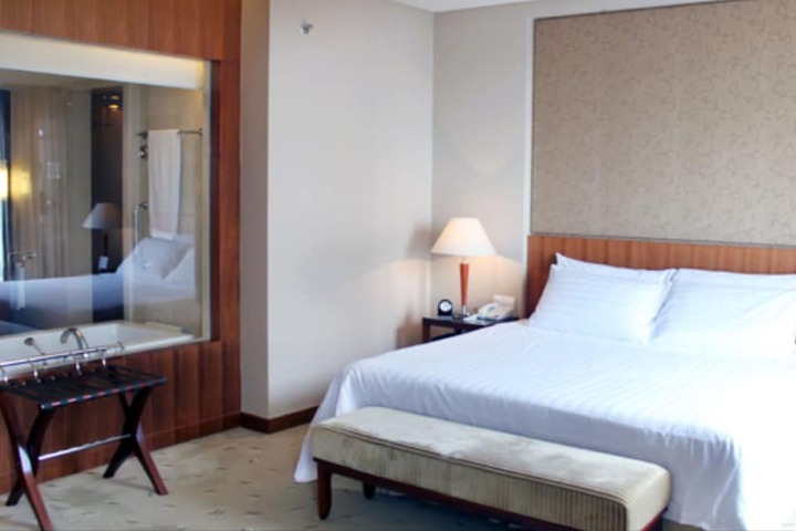 Room 6 of 28