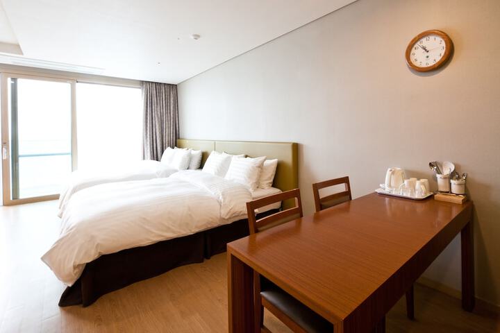 Room 49 of 102
