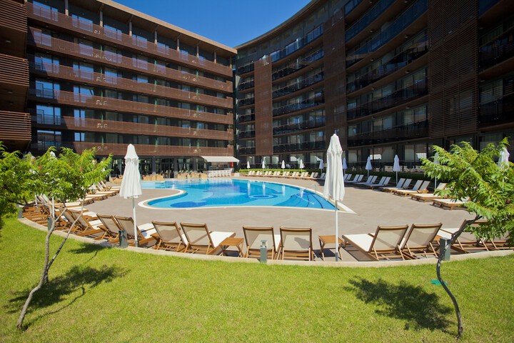 Pools & Facilities