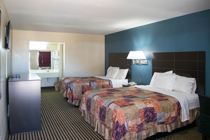 2 Queen Beds (3 of 9)