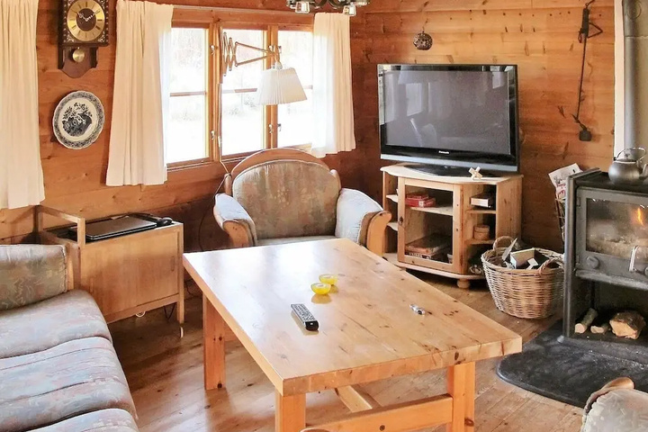 Room 4 of 15