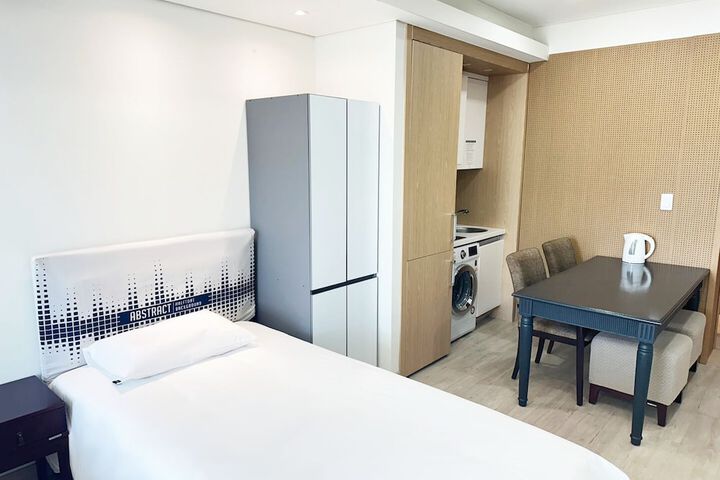 Room 12 of 77
