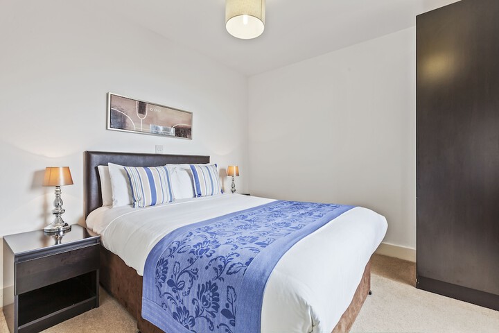 Room 10 of 28