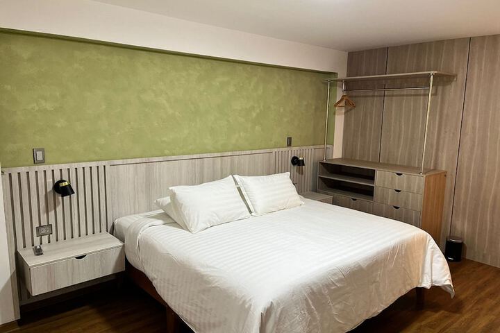 Room 9 of 18